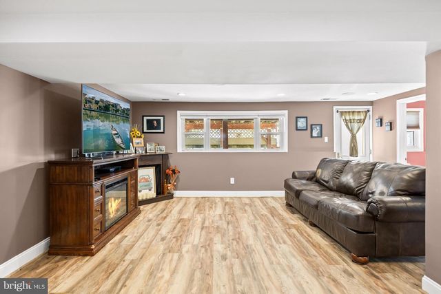 33 SARATOGA RD, Stratford, NJ 08084