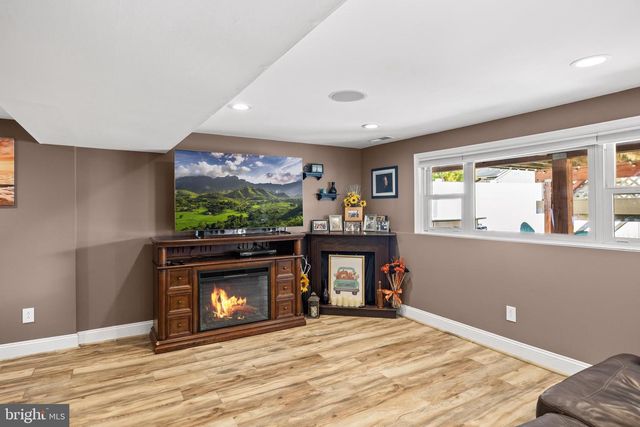 33 SARATOGA RD, Stratford, NJ 08084