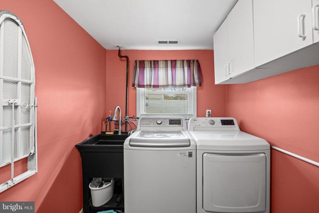 33 SARATOGA RD, Stratford, NJ 08084