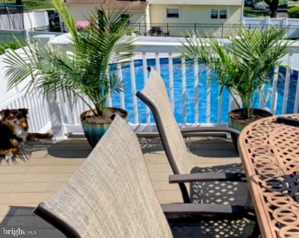 33 SARATOGA RD, Stratford, NJ 08084