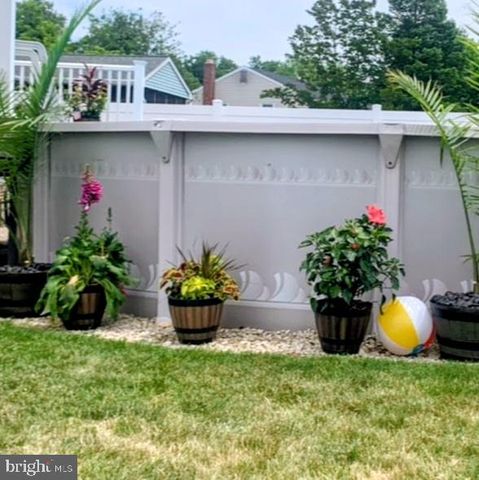 33 SARATOGA RD, Stratford, NJ 08084