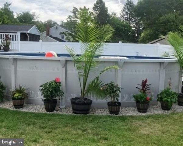 33 SARATOGA RD, Stratford, NJ 08084