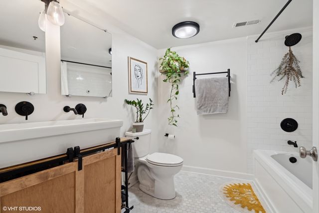 612 N Oakley Boulevard 112, Chicago, IL 60612