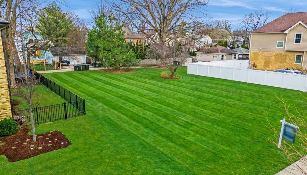 916 Cleveland Avenue, Park Ridge, IL 60068