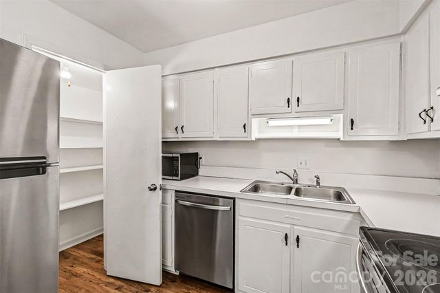 3720 Park Road L, Charlotte, NC 28209