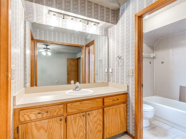 2109 Castle Rock, Edmond, OK 73003