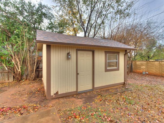 2109 Castle Rock, Edmond, OK 73003