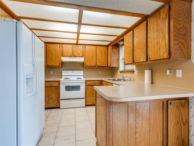 2109 Castle Rock, Edmond, OK 73003