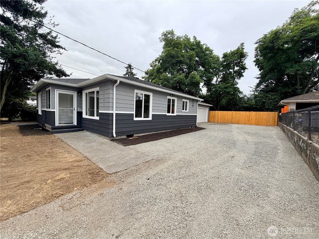 2405 NE 10th Street, Renton, WA 98056