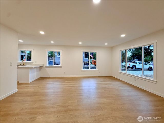 2405 NE 10th Street, Renton, WA 98056