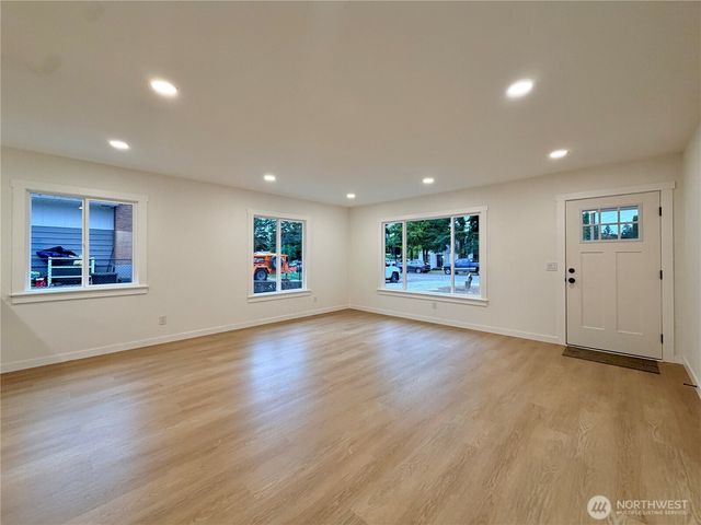 2405 NE 10th Street, Renton, WA 98056