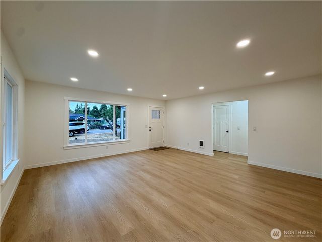 2405 NE 10th Street, Renton, WA 98056