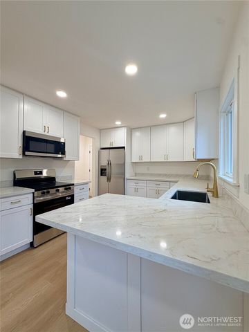 2405 NE 10th Street, Renton, WA 98056