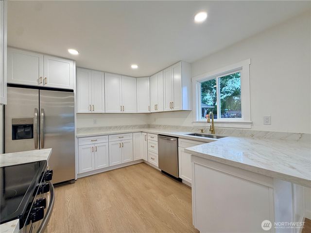 2405 NE 10th Street, Renton, WA 98056