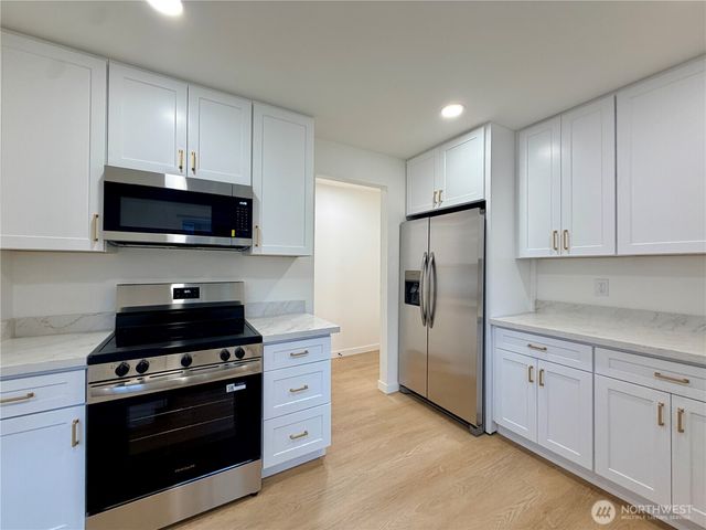 2405 NE 10th Street, Renton, WA 98056