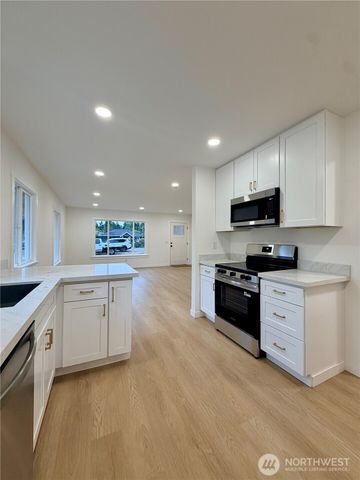 2405 NE 10th Street, Renton, WA 98056