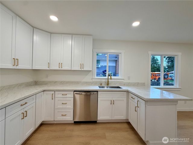 2405 NE 10th Street, Renton, WA 98056