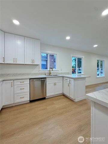 2405 NE 10th Street, Renton, WA 98056