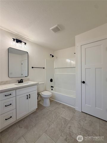 2405 NE 10th Street, Renton, WA 98056
