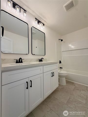 2405 NE 10th Street, Renton, WA 98056
