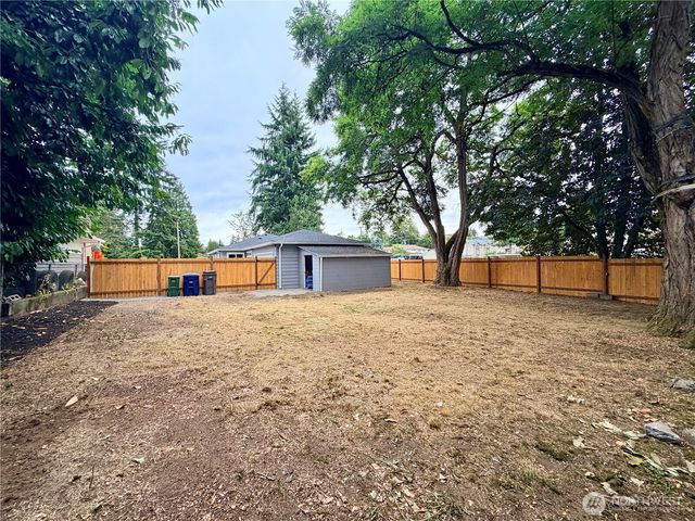 2405 NE 10th Street, Renton, WA 98056