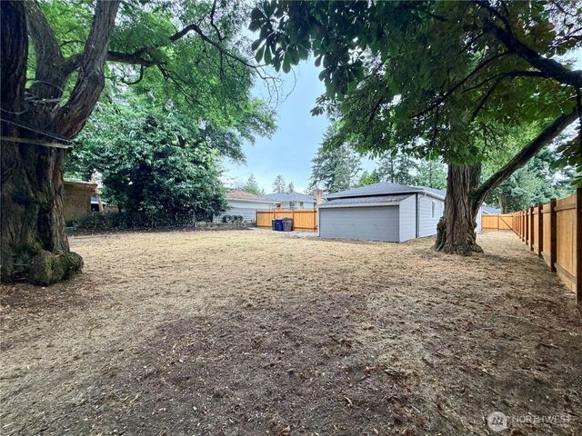 2405 NE 10th Street, Renton, WA 98056