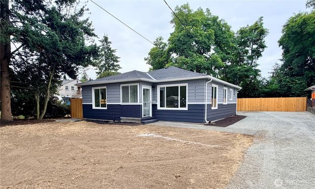 2405 NE 10th Street, Renton, WA 98056