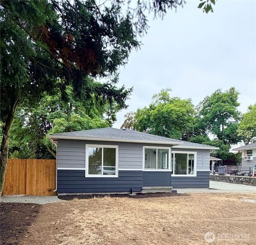 2405 NE 10th Street, Renton, WA 98056