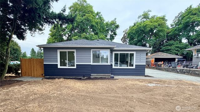 2405 NE 10th Street, Renton, WA 98056