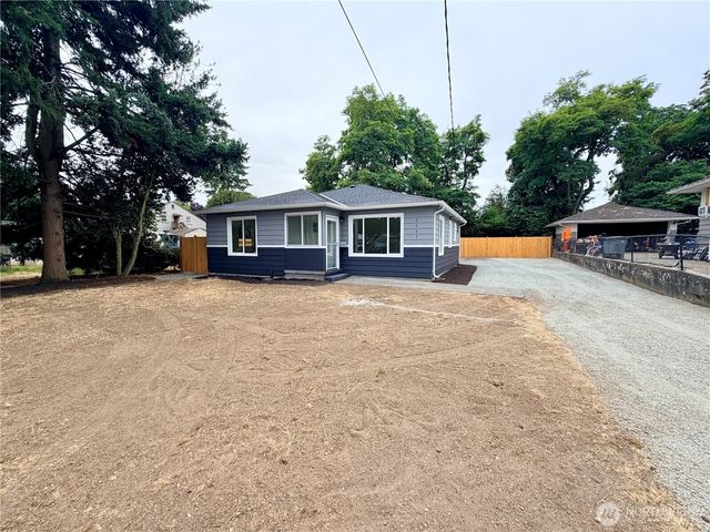 2405 NE 10th Street, Renton, WA 98056