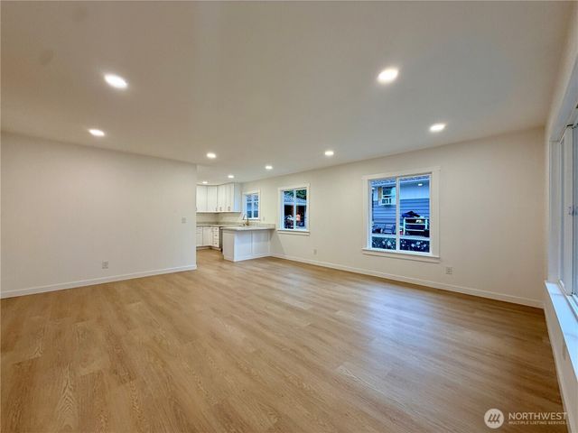 2405 NE 10th Street, Renton, WA 98056