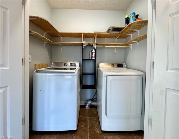 7243 Wanda Vista Lane, Pfafftown, NC 27040