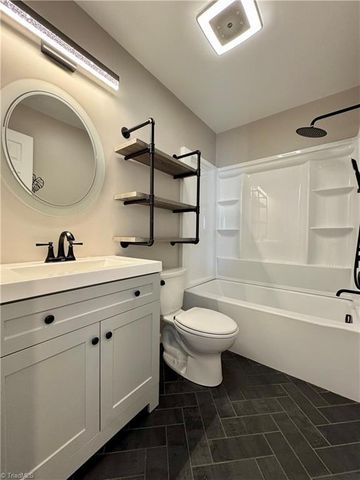 7243 Wanda Vista Lane, Pfafftown, NC 27040