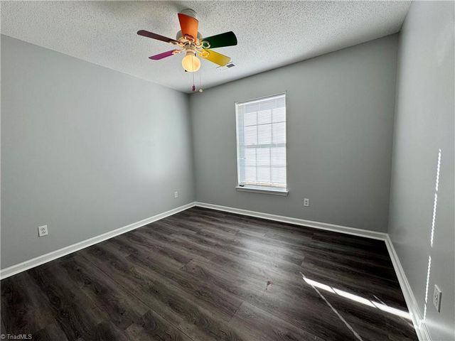 7243 Wanda Vista Lane, Pfafftown, NC 27040