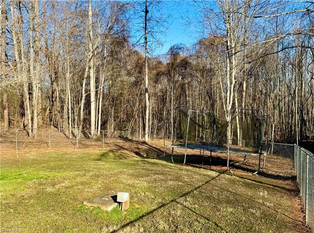 7243 Wanda Vista Lane, Pfafftown, NC 27040