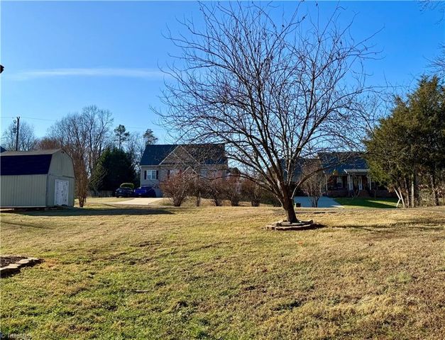 7243 Wanda Vista Lane, Pfafftown, NC 27040