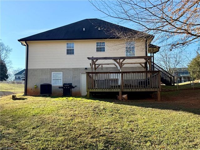 7243 Wanda Vista Lane, Pfafftown, NC 27040