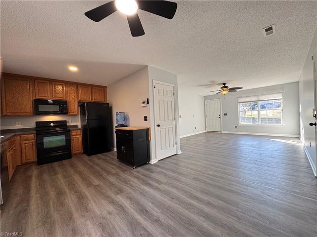 7243 Wanda Vista Lane, Pfafftown, NC 27040