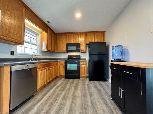 7243 Wanda Vista Lane, Pfafftown, NC 27040