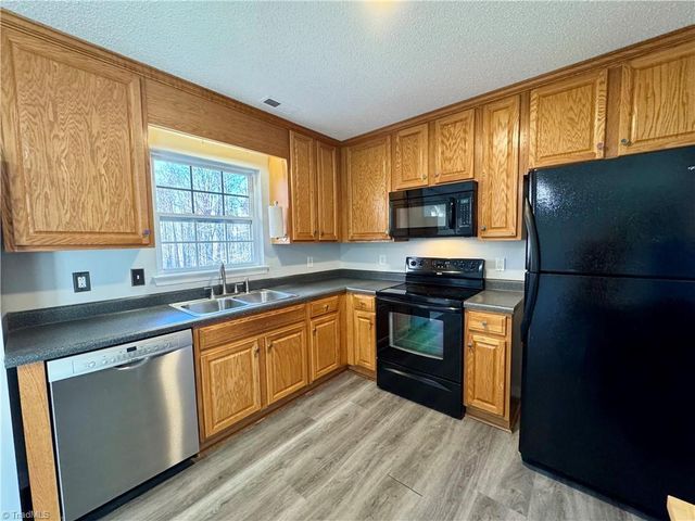 7243 Wanda Vista Lane, Pfafftown, NC 27040