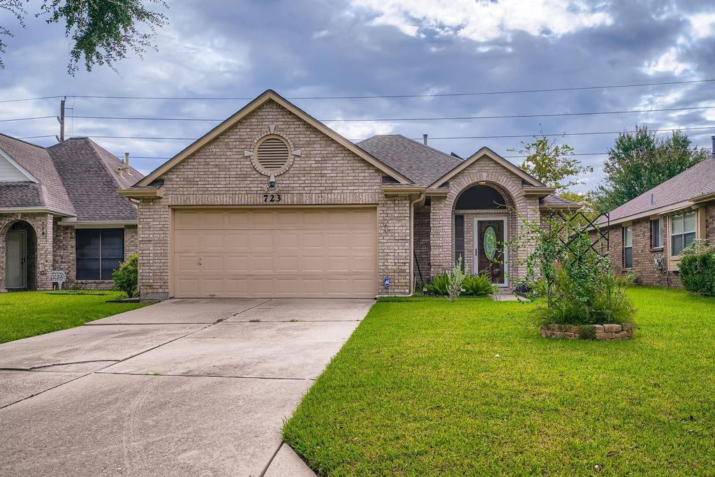 723 Redwood Bend Lane, Pearland, TX 77584