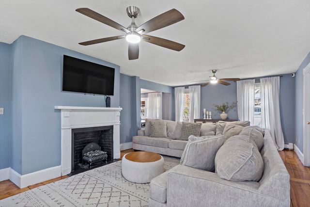 181 Central St, Rockland, MA 02370