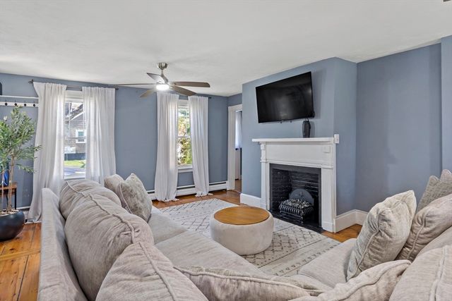 181 Central St, Rockland, MA 02370
