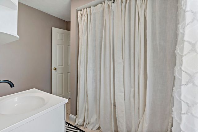 181 Central St, Rockland, MA 02370
