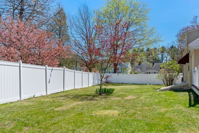 181 Central St, Rockland, MA 02370