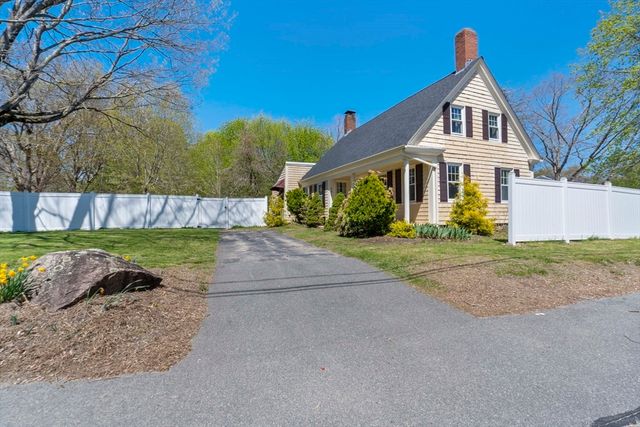 181 Central St, Rockland, MA 02370