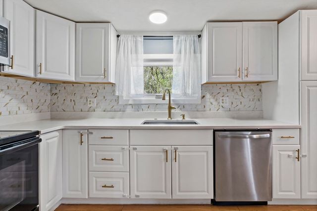 181 Central St, Rockland, MA 02370
