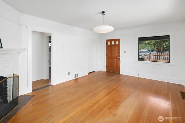 3410 37th Avenue SW, Seattle, WA 98126