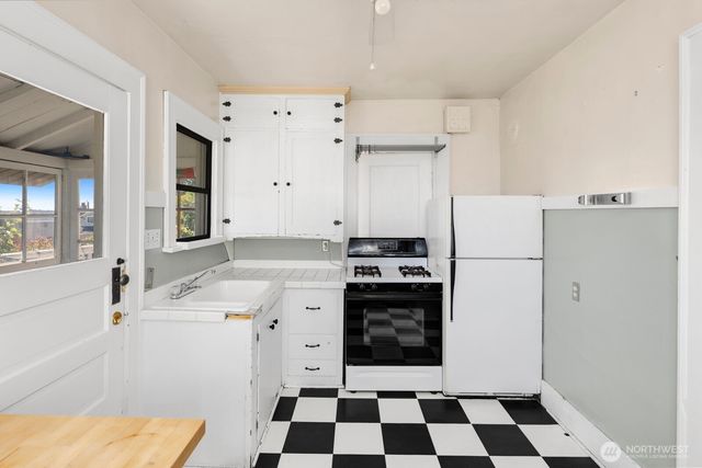 3410 37th Avenue SW, Seattle, WA 98126
