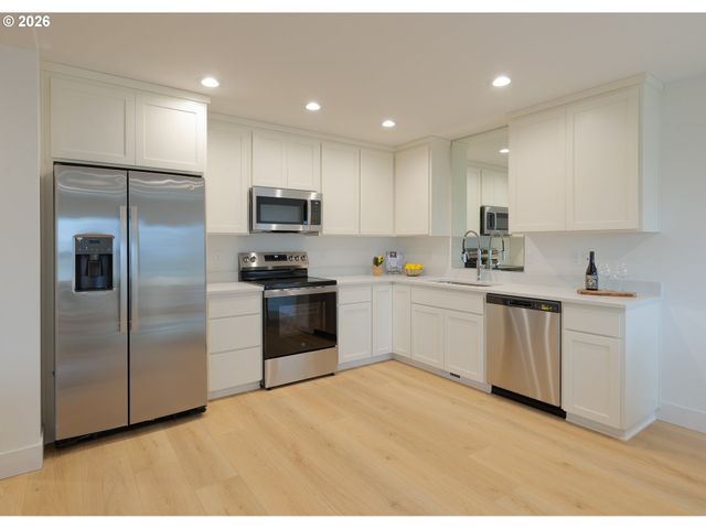 944 H Ave, Seaside, OR 97138